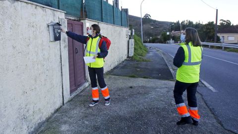 Reportaje con las enfermeras Sonia Garca y Blanca Luaces del equipo de soporte de atencin domiciliaria con base en Arcade. A veces dar con la direccion correcta en el rural es complicado 