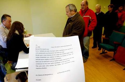 La recogida de apoyos se realiz� en el centro social de Nea�o anteayer por la tarde.