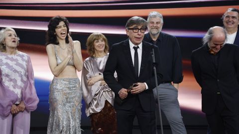 El equipo de la serie �Poquita fe� tras recibir el premio a mejor serie de comedia