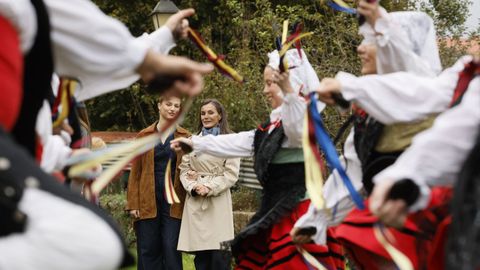 Los Reyes, la princesa Leonor y la Infanta Sof�a durante el acto de entrega del premio al ?Pueblo Ejemplar de Asturias 2025, a 25 de octubre de 2025, en Valdesoto, Sieto, Asturias (Espa�a). El Premio al Pueblo Ejemplar de Asturias 2025 ha sido concedido a la parroquia de Valdesoto, que pertenece al concejo asturiano de Siero