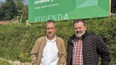 El consejero de Ordenaci�n de Territorio, Urbanismo, Vivienda y Derechos Ciudadanos, Ovidio Zapico, a la izquierda�junto con el alcalde del concejo, Jos� Manuel Abeledo