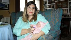 Mar�a Blanco, con uno de los beb�s reborn de su colecci�n personal