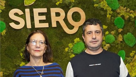 El primer teniente de alcalde, Javier Rodr�guez, y la concejala de Comercio y Hosteler�a, Movilidad y Transporte P�blico, Patricia Antu�a.