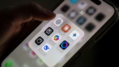 Aplicaciones de IA en la pantalla de un tel�fono m�vil