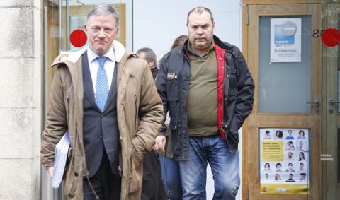 El gerente de Espect�culos Lito (derecha), a la salida de un juicio en Pontevedra.