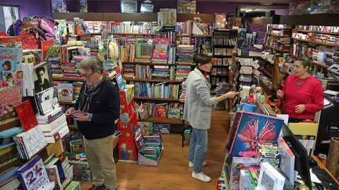 Na librera Ler da Pobra destacan a gran acollida que teen os bonos da Xunta e da Deputacin para mercar libros