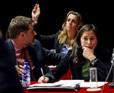 Biempica, al fondo, votando contra la reforma de la ley del aborto, el pasado 19 de febrero.