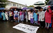 La asociaci�n de padres organiz� m�ltiples actos de protesta para cambiar el horario. 