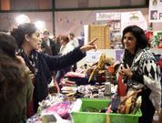 En Paiosaco hubo, como suele ser habitual, mucho p�blico en la feria. En Cee se celebr� la segunda jornada del mercado de oportunidades, en el polideportivo. 