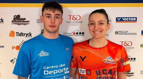 Los jugadores del B&aacute;dminton C&iacute;es Jacobo Fern&aacute;ndez y NIkol Carulla.