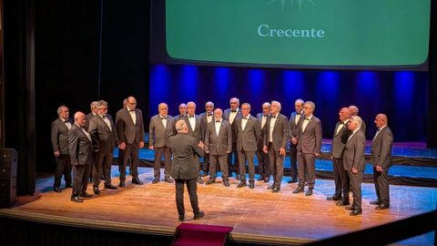 El Coro Crecente en una de sus actuaciones en Santiago