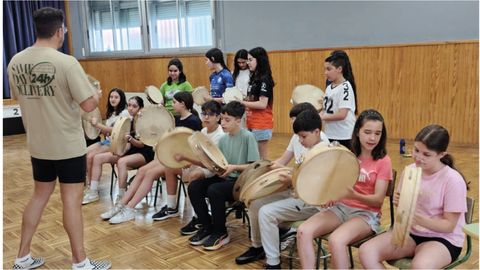 Una clase de m�sica del CEIP Mestre Vide (Ourense) a la que asisti� el profesor dan�s Christian Nabe-Nielsen para conocer nuestra forma de ense�anza