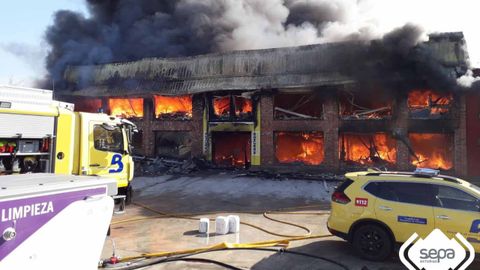 Incendio urbano en Siero