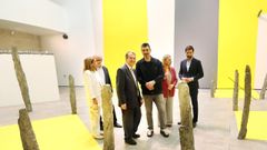 Ardid, en el centro, explic�ndole al alcalde algunas cuestiones de su exposici�n