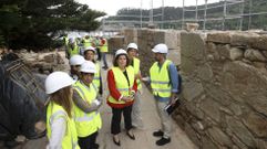 Un momento de la visita institucional realizada este jueves a las obras en el castillo.