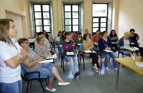 La edil de Emprego de Silleda, Margarita Campos, abri� ayer la segunda fase del programa Aurora.