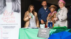 Carmen Garc�a Hijano, primera por la izquierda, este mi�rcoles en Pontevedra, en el acto por el D�a Mundial del C�ncer de Mama