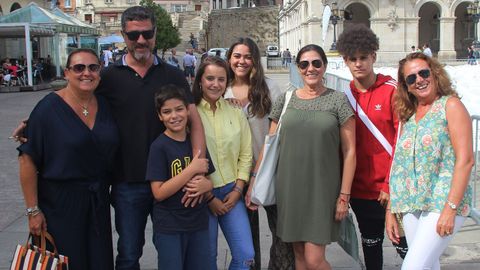 Juana, Elena, Gonzalo, Julia, Jos� Luis, Carlos, Pablo y Elena llegaron a A Coru�a desde Madrid