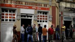 Colas en la cocina econ�mica de A Coru�a