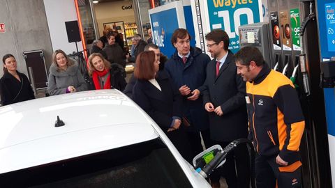 Nortegas y Repsol inauguran una nueva gasinera en Avil�s