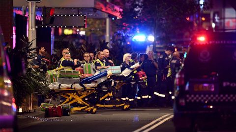 Dispositivo de emergencias tras un apualamiento mltiple en un centro comercial de Sdney