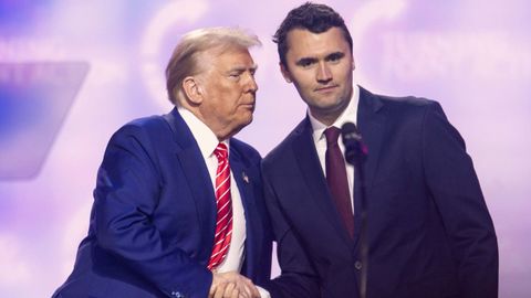 Charlie Kirk junto a Donald Trump.