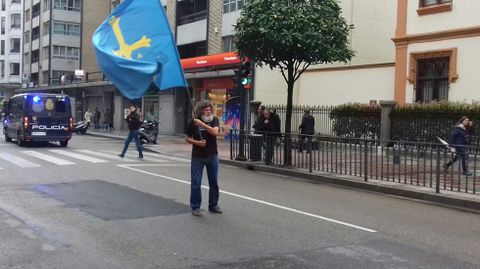 Manifestaci�n pola oficialid� del asturianu