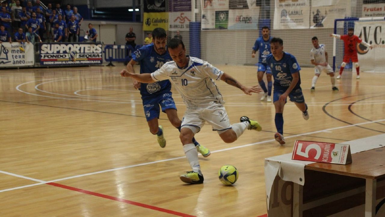 O Parrulo Ferrol roza la sorpresa en la cancha del Peñíscola