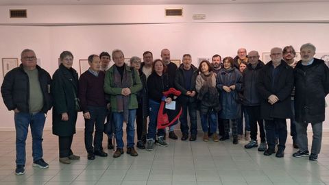 Representantes de las diferentes entidades memor�sticas que�reclaman al Tribunal Supremo que garantice la propiedad p�blica del pazo de Meir�s