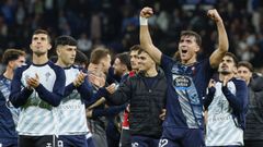 Javi Rodrguez, a la derecha, celebra eufrico el triunfo en presencia de ms futbolistas del Celta.
