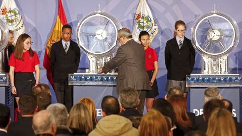 Sorteo de la Lotera Nacional en la Escuela Naval de Marn