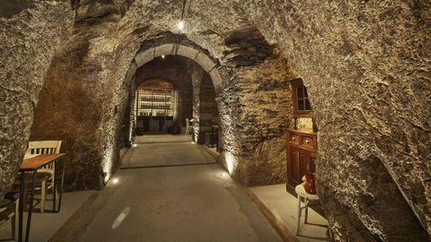 Una de las cuevas de Seadur, habilitada como restaurante.