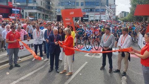 Previa a la salida de la etapa de La Vuelta en Lugo, con las autoridades