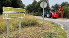 Desbroce de caminos municipales en Caritel, en Ponte Caldelas