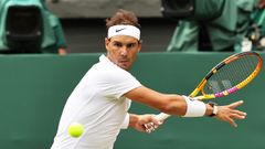 Nadal, a punto de impactar la pelota en el partido contra Fritz.