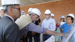 Jos� Manuel Garc�a Yanes, durante la amplicaci�n del colegio