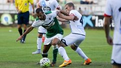 Juan Mart�nez durante el partido del Racing ante el Deportivo