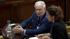 El eurodiputado esloveno Ivo Vajgl, junto a la int�rprete, durante su declaraci�n ante el Supremo