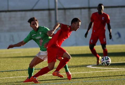 El Compos sum� tres puntos en Guijuelo en un partido jugado de poder a poder. 