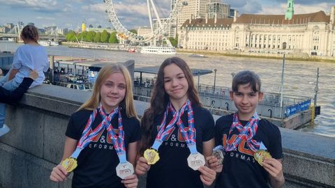 Valeria L�pez, Emma Santalices y Anitz Garc�a, cadetes del Centro Deportivo Couto
