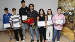 ENTREGA BECAS JUAN LAMPON, con el campeon mundial de acuatl�n Cristian Fern�ndez Nieto