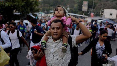 Un millar de migrantes integran la caravana que el lunes parti� de Honduras