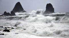 Oleaje en la costa de Catania, en Italia.