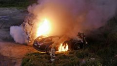 El fuego en una caravana aparcada en Outariz pas� a otro veh�culo estacionado