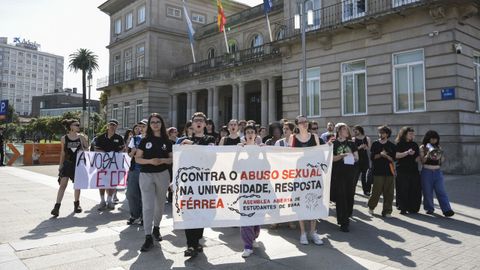 Manifestaci�n de alumnos de la Facultade de Belas Artes de Pontevedra para reclamar un protocolo efectivo ante el abuso sexual