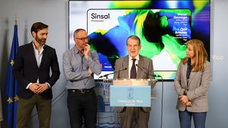 El alcalde, en el centro de la imagen, presentando el festival Sinsal