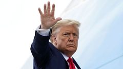 Donald Trump, este viernes, al partir desde Washington hacia Florida