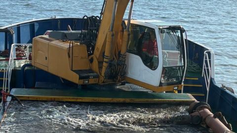 Dragado en el puerto de Llanes