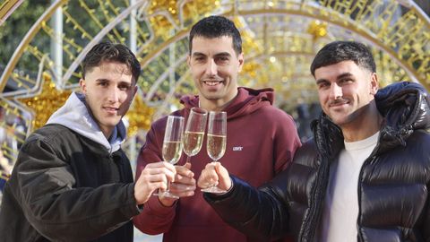 Los jugadores del Racing felicitan la Navidad a toda la afici�n