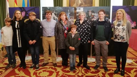 Encuentro en el que tuvo lugar la donaci�n de los negativos de �El jard�n� al Archivo Municipal del Ayuntamiento de Gij�n